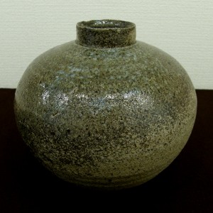 加守田章二_灰釉花瓶-e1441439973406