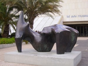 Henry_Moore-recliningfigure