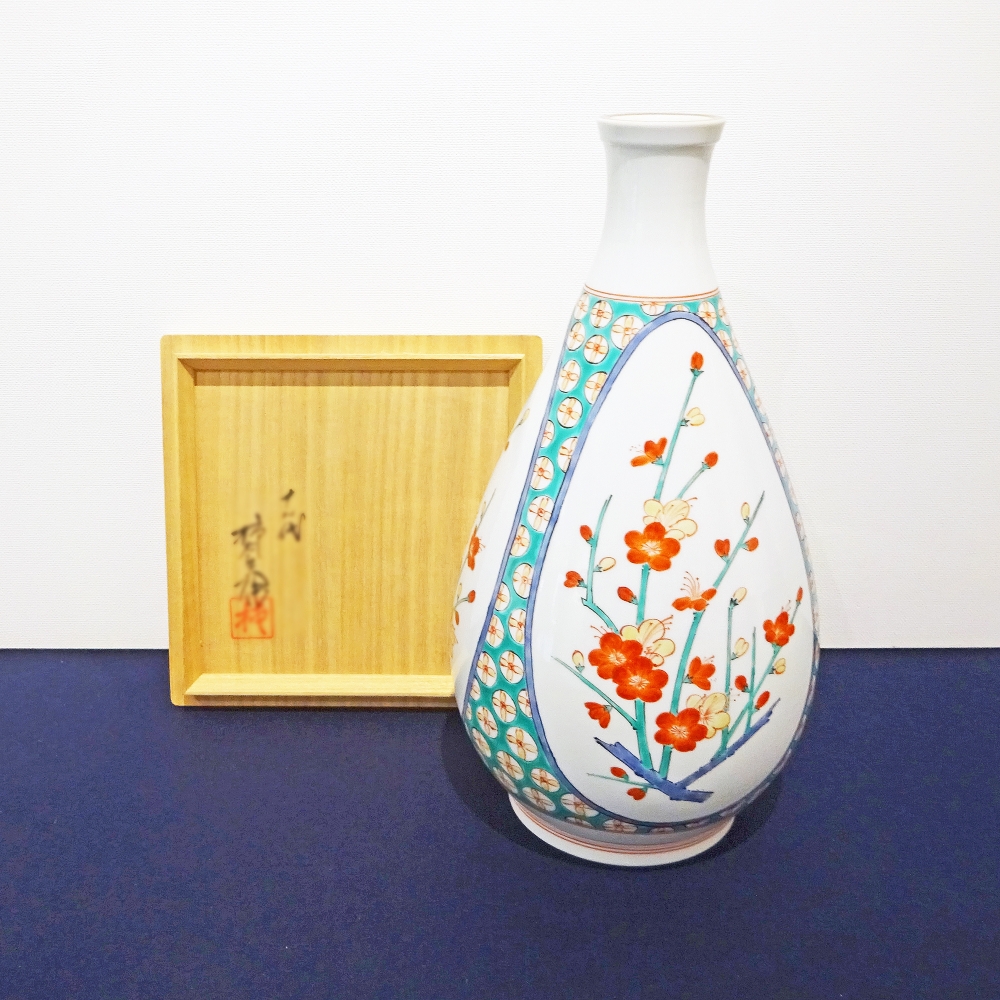 酒井田柿右衛門_濁手三方割梅花文瓶_鑑定_査定_買取 酒井田柿右衛門